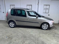 Skoda - roomster - 1.6-16v comfort - 95-xn-rv - afbeelding 12 van  17