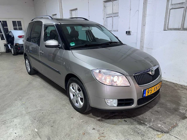 Skoda - roomster - 1.6-16v comfort - 95-xn-rv - afbeelding 13 van  17