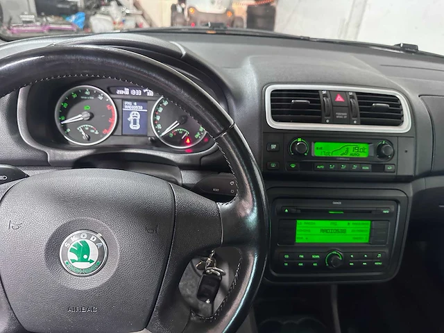 Skoda - roomster - 1.6-16v comfort - 95-xn-rv - afbeelding 15 van  17