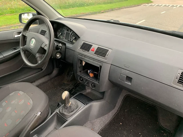 Skoda fabia 1.2 12v creation, 08-nb-xg - afbeelding 2 van  17