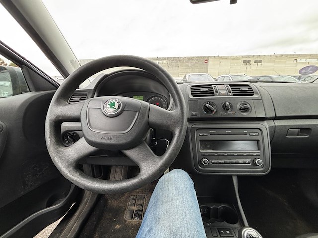 Skoda fabia 1.2i ambiente, 2011 - afbeelding 2 van  30