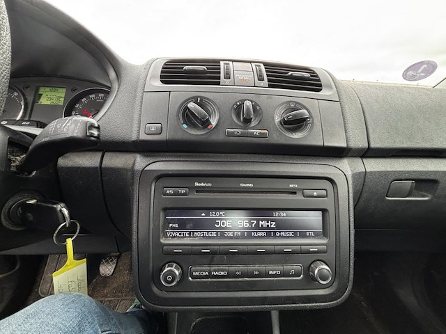 Skoda fabia 1.2i ambiente, 2011 - afbeelding 3 van  30