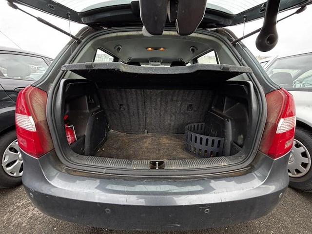 Skoda fabia 1.2i ambiente, 2011 - afbeelding 7 van  30