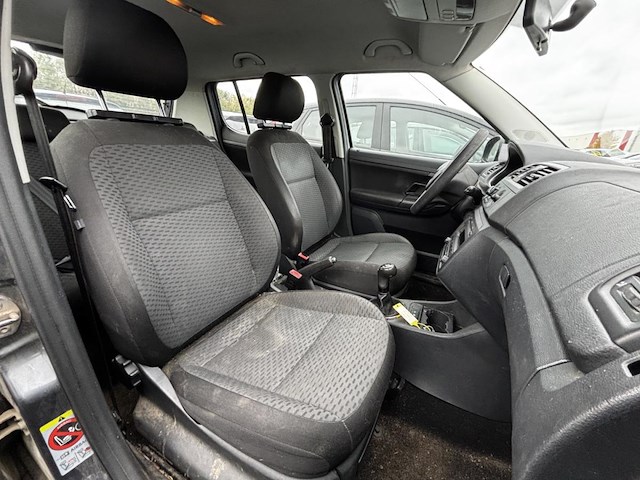 Skoda fabia 1.2i ambiente, 2011 - afbeelding 11 van  30