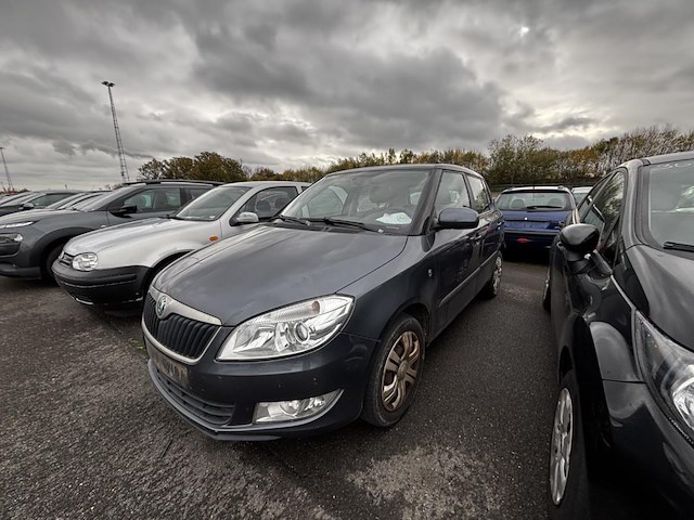Skoda fabia 1.2i ambiente, 2011 - afbeelding 1 van  30