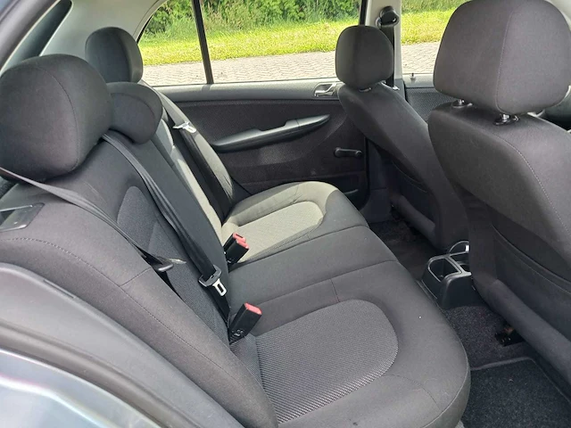Skoda fabia 1.4 16v ambiente, 30-rj-vp - afbeelding 3 van  18