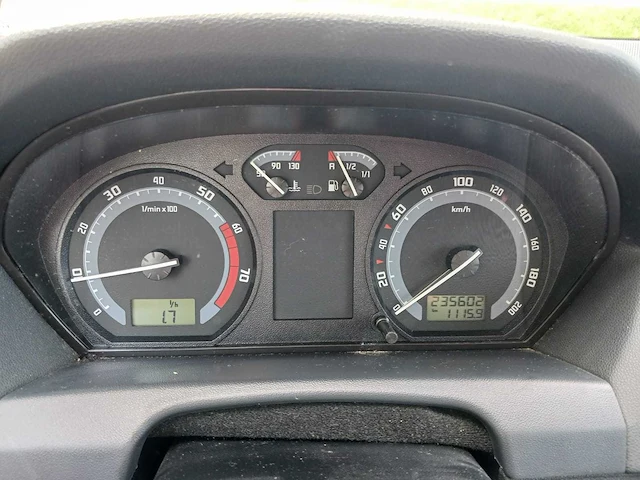 Skoda fabia 1.4 16v ambiente, 30-rj-vp - afbeelding 10 van  18