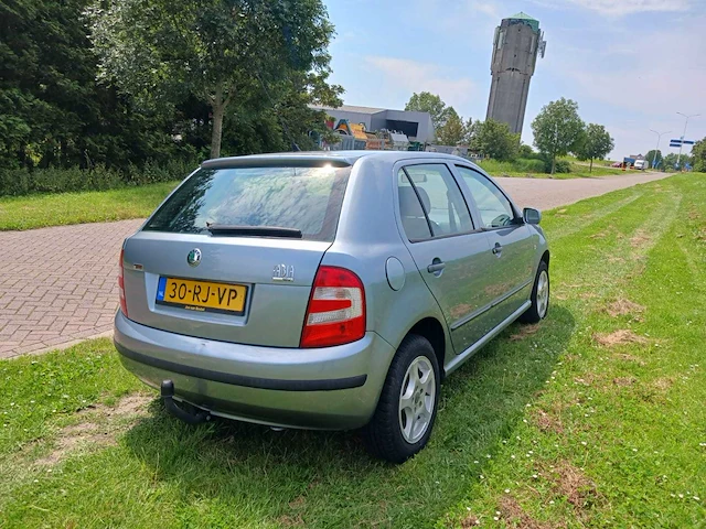Skoda fabia 1.4 16v ambiente, 30-rj-vp - afbeelding 11 van  18