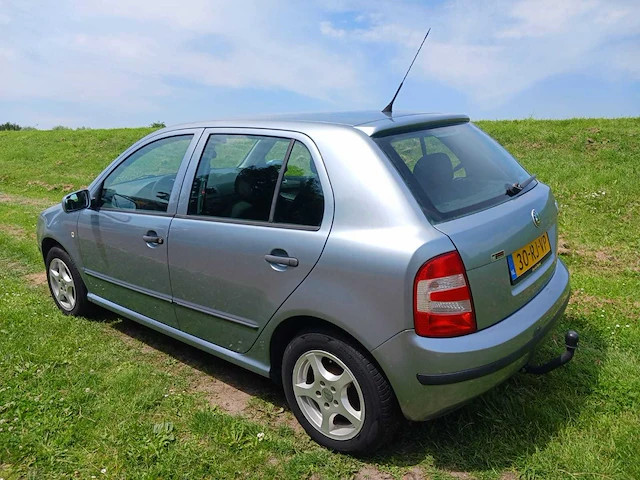 Skoda fabia 1.4 16v ambiente, 30-rj-vp - afbeelding 13 van  18