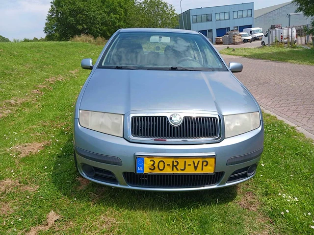 Skoda fabia 1.4 16v ambiente, 30-rj-vp - afbeelding 16 van  18