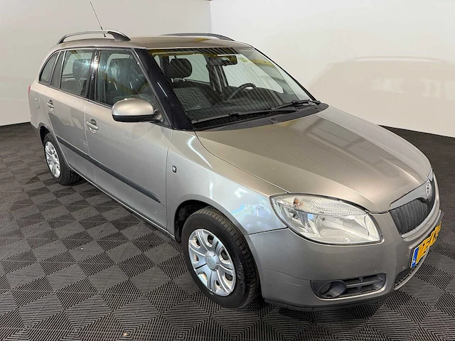 Skoda fabia combi 1.4-16v ambiente, 73-hkn-1 - afbeelding 15 van  18