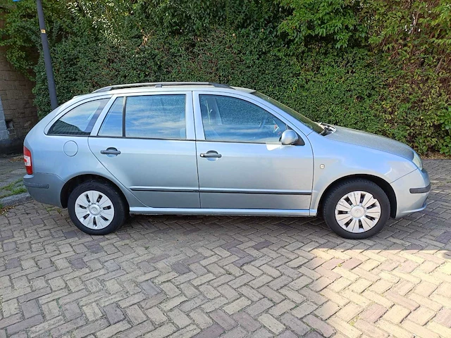 Skoda fabia combi 1.4-16v ambiente , 73-rh-sr - afbeelding 6 van  17