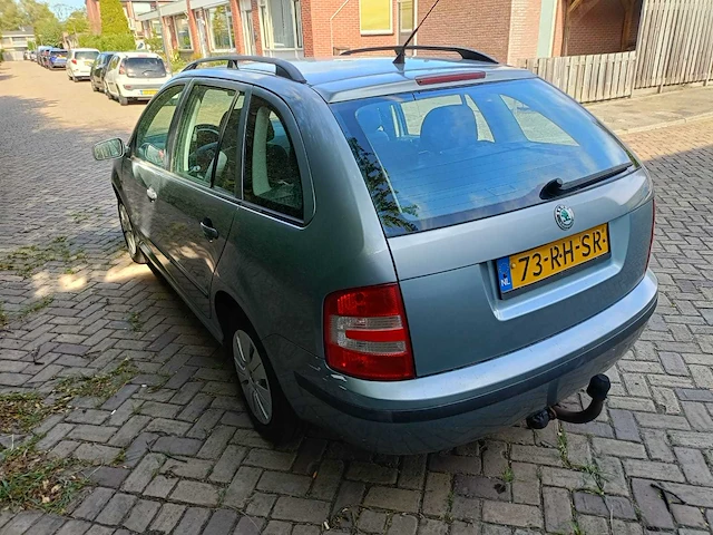 Skoda fabia combi 1.4-16v ambiente , 73-rh-sr - afbeelding 12 van  17