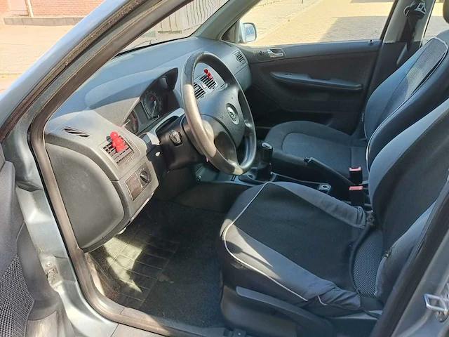 Skoda fabia combi 1.4-16v ambiente , 73-rh-sr - afbeelding 13 van  17