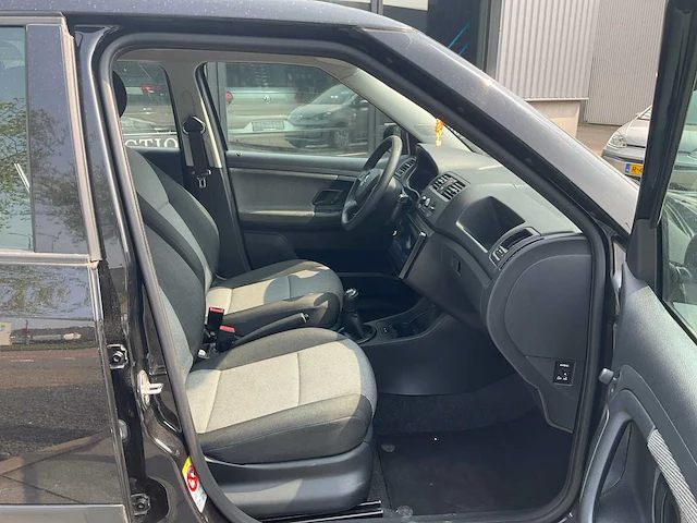 Skoda fabia elektrische ramen airco navi radio - afbeelding 6 van  25