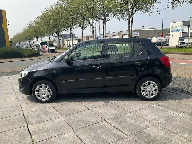 Skoda fabia elektrische ramen airco navi radio - afbeelding 12 van  25