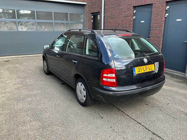 Skoda fabia kombi - personenauto (schade) - afbeelding 2 van  12