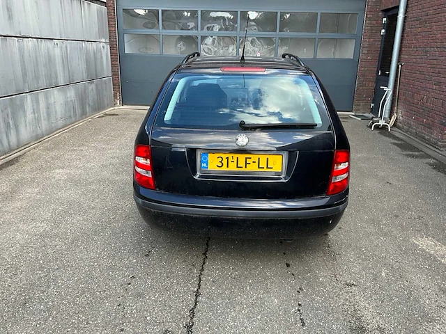Skoda fabia kombi - personenauto (schade) - afbeelding 3 van  12