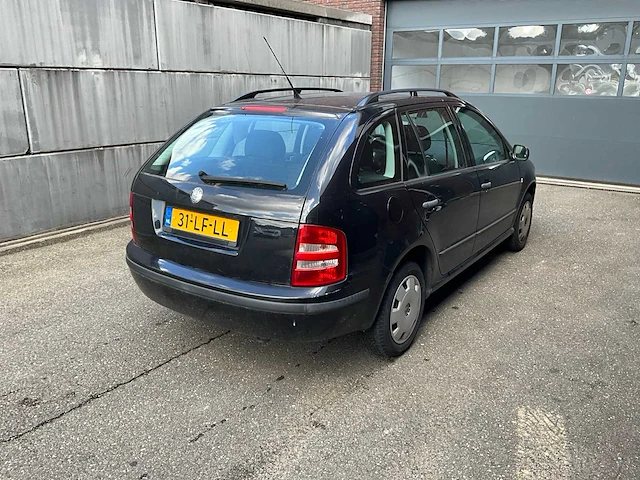 Skoda fabia kombi - personenauto (schade) - afbeelding 4 van  12