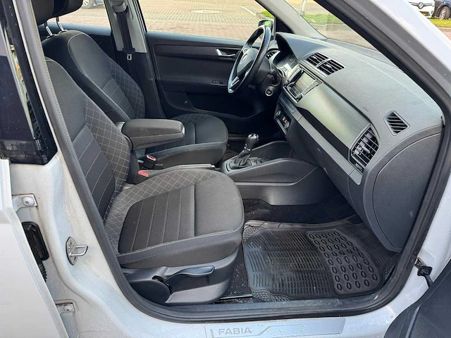 Skoda fabia sport 1.2 81kw dsg sty 46000 km 1e eigenaar 6989 - afbeelding 23 van  25