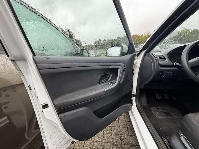 Skoda fabia sw 1.2 cr tdi ambiente dpf,2010 - afbeelding 30 van  32