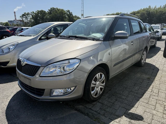 Skoda fabia sw 1.6 cr tdi ambiente dpf 90, 2010 - afbeelding 1 van  22