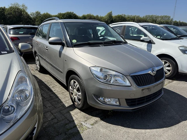 Skoda fabia sw 1.6 cr tdi ambiente dpf 90, 2010 - afbeelding 16 van  22