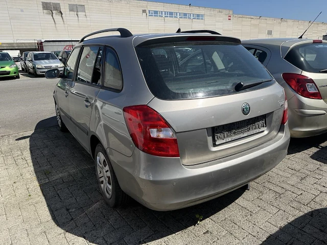 Skoda fabia sw 1.6 cr tdi ambiente dpf 90, 2010 - afbeelding 18 van  22