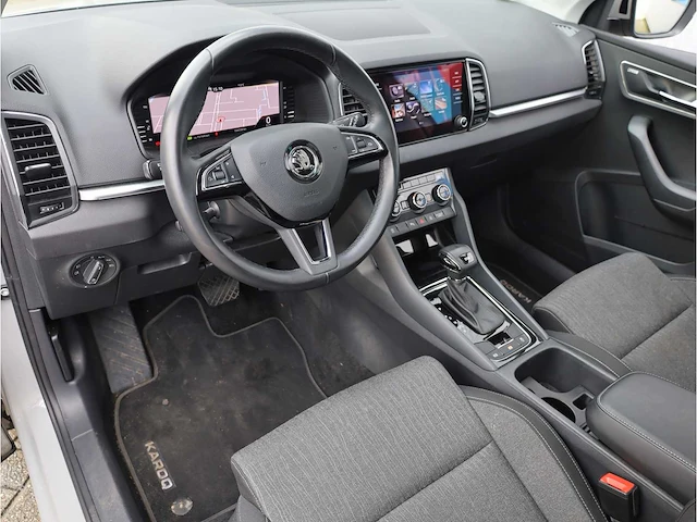 Skoda karoq 1.5 tsi automaat 2020 panoramadak virtual canton audio keyless go & entry dodehoeksensor - afbeelding 3 van  40