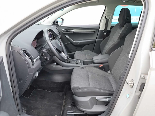 Skoda karoq 1.5 tsi automaat 2020 panoramadak virtual canton audio keyless go & entry dodehoeksensor - afbeelding 4 van  40