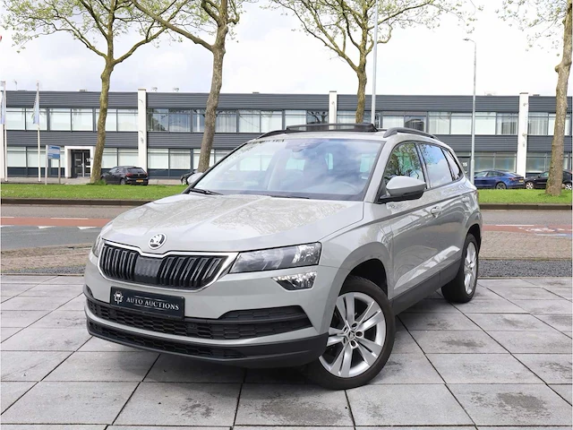 Skoda karoq 1.5 tsi automaat 2020 panoramadak virtual canton audio keyless go & entry dodehoeksensor - afbeelding 1 van  40