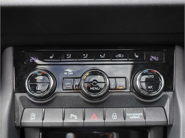Skoda karoq 1.5 tsi automaat 2020 panoramadak virtual canton audio keyless go & entry dodehoeksensor - afbeelding 15 van  40