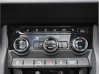 Skoda karoq 1.5 tsi automaat 2020 panoramadak virtual canton audio keyless go & entry dodehoeksensor - afbeelding 15 van  40