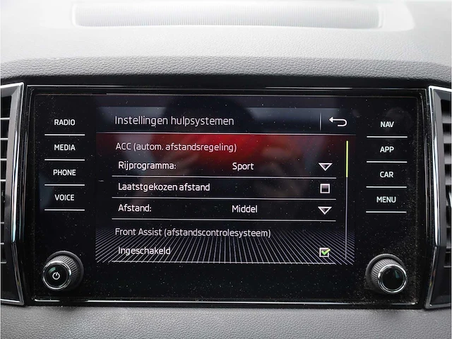 Skoda karoq 1.5 tsi automaat 2020 panoramadak virtual canton audio keyless go & entry dodehoeksensor - afbeelding 17 van  40