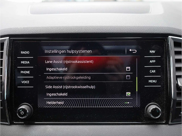 Skoda karoq 1.5 tsi automaat 2020 panoramadak virtual canton audio keyless go & entry dodehoeksensor - afbeelding 18 van  40