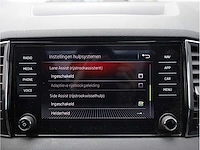 Skoda karoq 1.5 tsi automaat 2020 panoramadak virtual canton audio keyless go & entry dodehoeksensor - afbeelding 18 van  40