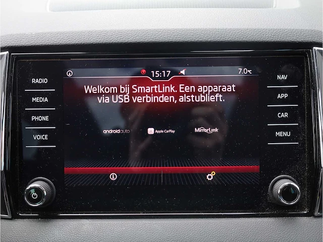 Skoda karoq 1.5 tsi automaat 2020 panoramadak virtual canton audio keyless go & entry dodehoeksensor - afbeelding 19 van  40
