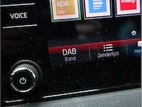 Skoda karoq 1.5 tsi automaat 2020 panoramadak virtual canton audio keyless go & entry dodehoeksensor - afbeelding 20 van  40