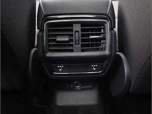 Skoda karoq 1.5 tsi automaat 2020 panoramadak virtual canton audio keyless go & entry dodehoeksensor - afbeelding 21 van  40