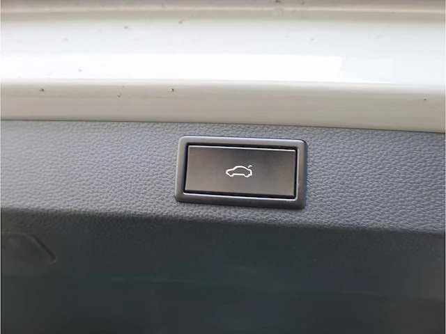 Skoda karoq 1.5 tsi automaat 2020 panoramadak virtual canton audio keyless go & entry dodehoeksensor - afbeelding 27 van  40