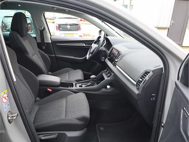Skoda karoq 1.5 tsi automaat 2020 panoramadak virtual canton audio keyless go & entry dodehoeksensor - afbeelding 31 van  40