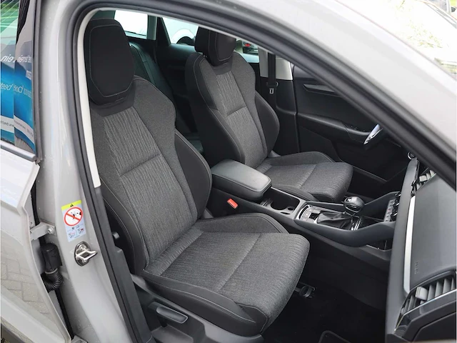 Skoda karoq 1.5 tsi automaat 2020 panoramadak virtual canton audio keyless go & entry dodehoeksensor - afbeelding 32 van  40