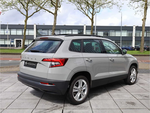 Skoda karoq 1.5 tsi automaat 2020 panoramadak virtual canton audio keyless go & entry dodehoeksensor - afbeelding 36 van  40