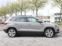 Skoda karoq 1.5 tsi automaat 2020 panoramadak virtual canton audio keyless go & entry dodehoeksensor - afbeelding 37 van  40