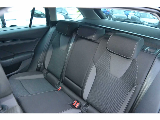 Skoda octavia 1.5 tsi mhev combi black edition facelift - personenauto - afbeelding 8 van  36