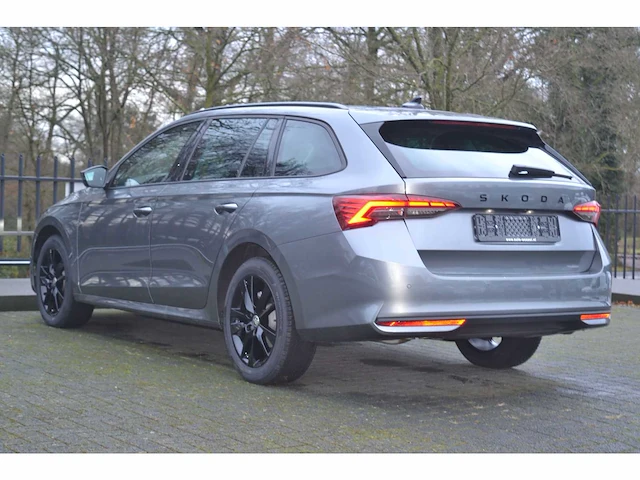 Skoda octavia 1.5 tsi mhev combi black edition facelift - personenauto - afbeelding 31 van  36