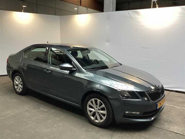 Škoda octavia 1.6 tdi greentech ambition business | tn-719-h - afbeelding 5 van  17