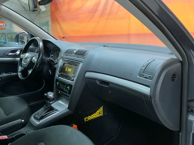 Skoda octavia 2010 - afbeelding 30 van  46