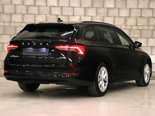 Skoda octavia combi 1.0 e-tsi sport business car 2022 - afbeelding 32 van  34