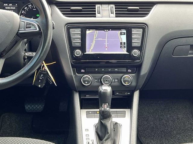 Skoda octavia combi 1.0 tsi greentech ambition business 2016 | kd-968-b - afbeelding 24 van  32